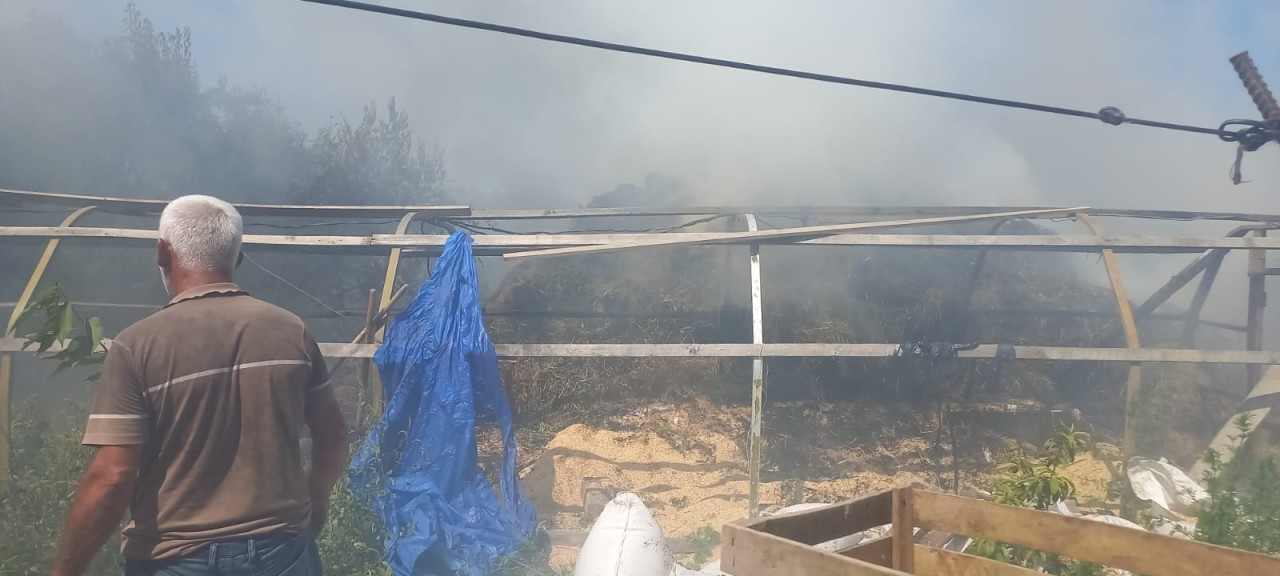 Xaçmazda ot bağlamaları yandı - FOTOLAR